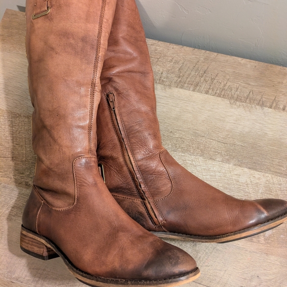 Arturo Chiang Tan Leather Boots W/Buckle Details - Picture 1 of 7